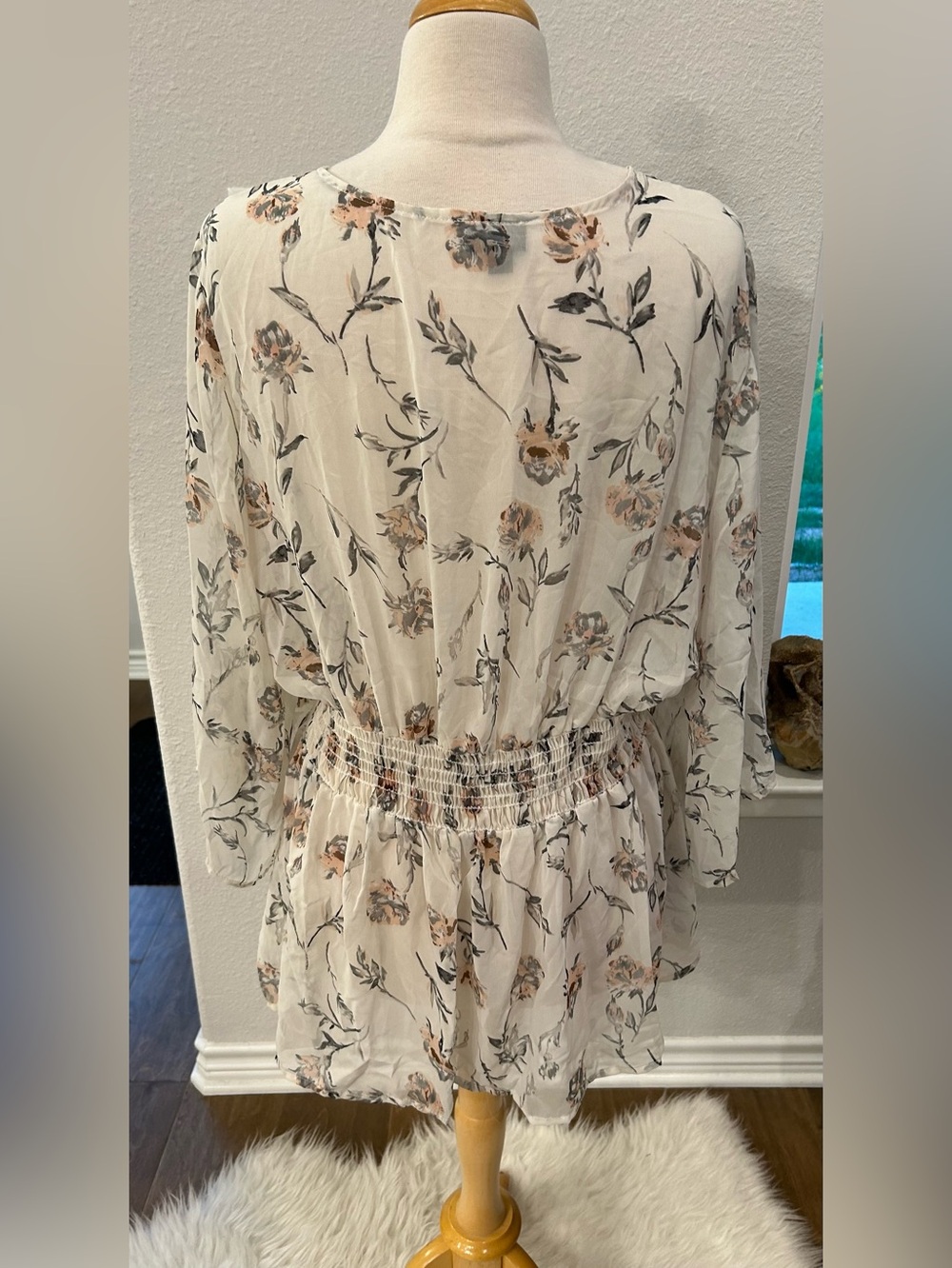 Torrid sheer Floral Deep V Peplum wide sleeve Blouse - Cream Floral 3X - Picture 3 of 5